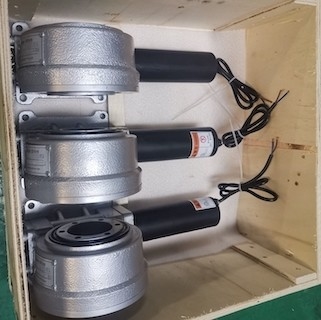 Elektryczny napęd obrotu pionowego VE7